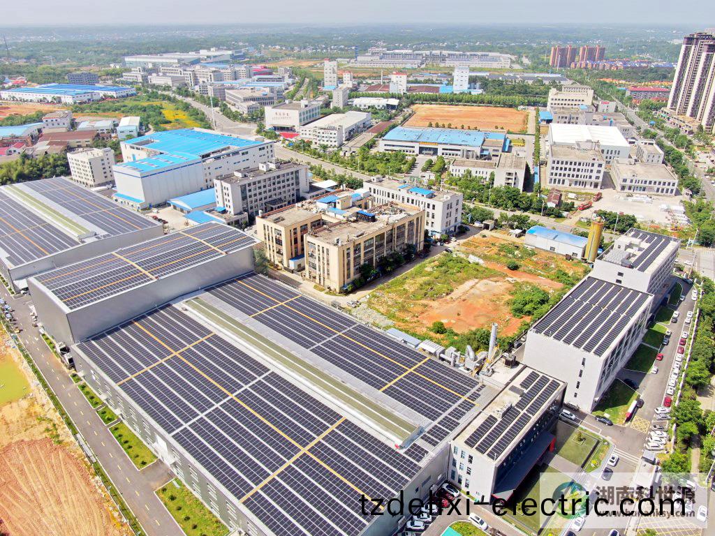 長沙(sha)銀騰塑印包裝公(gong)司廠房屋頂分佈式光伏髮電工程(cheng) 長沙銀騰塑印包裝公司廠房屋頂分佈式光伏髮電工程